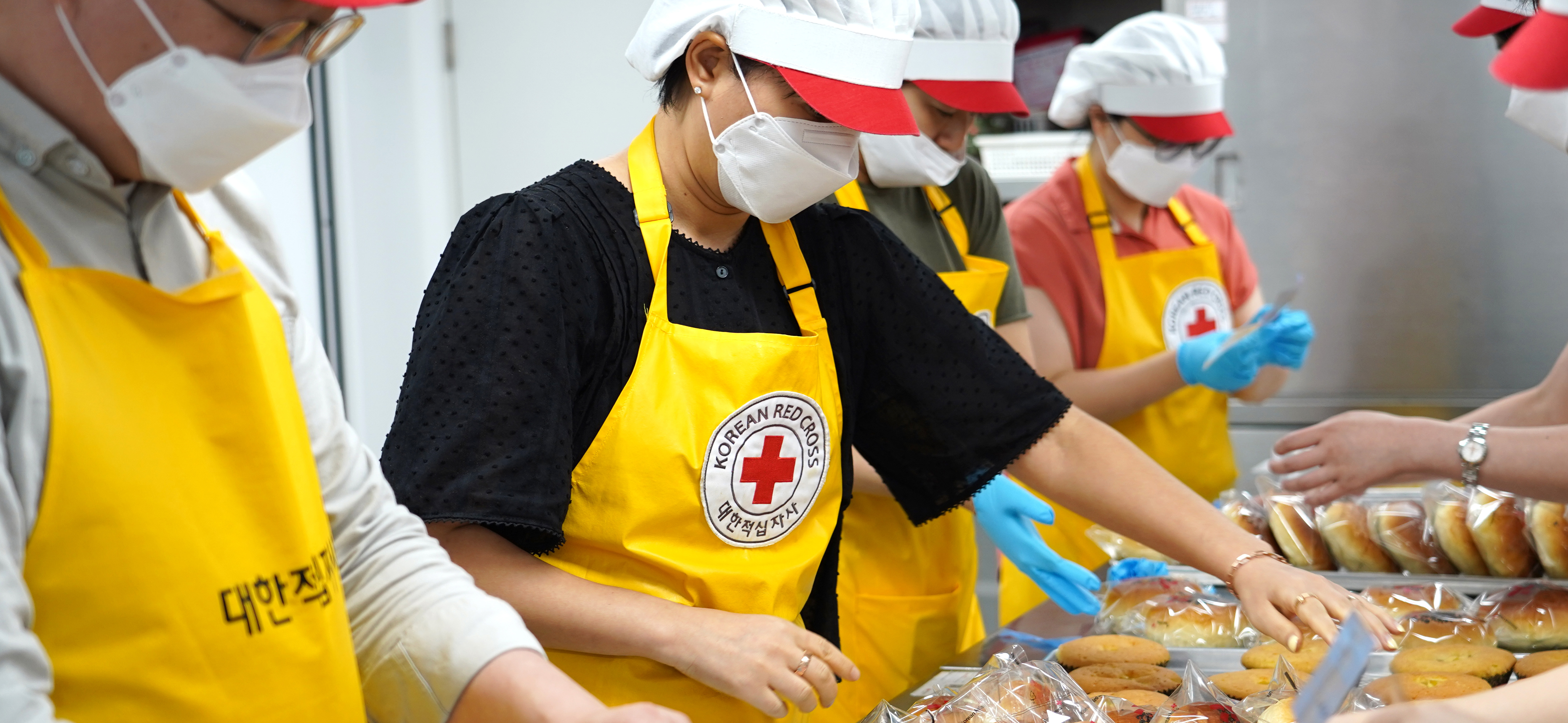 Banner showcasing volunteer breadmaking activity with RGA Korea employees