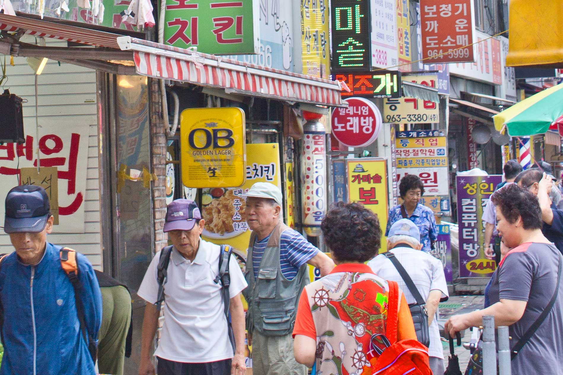 Busy street in Seoul