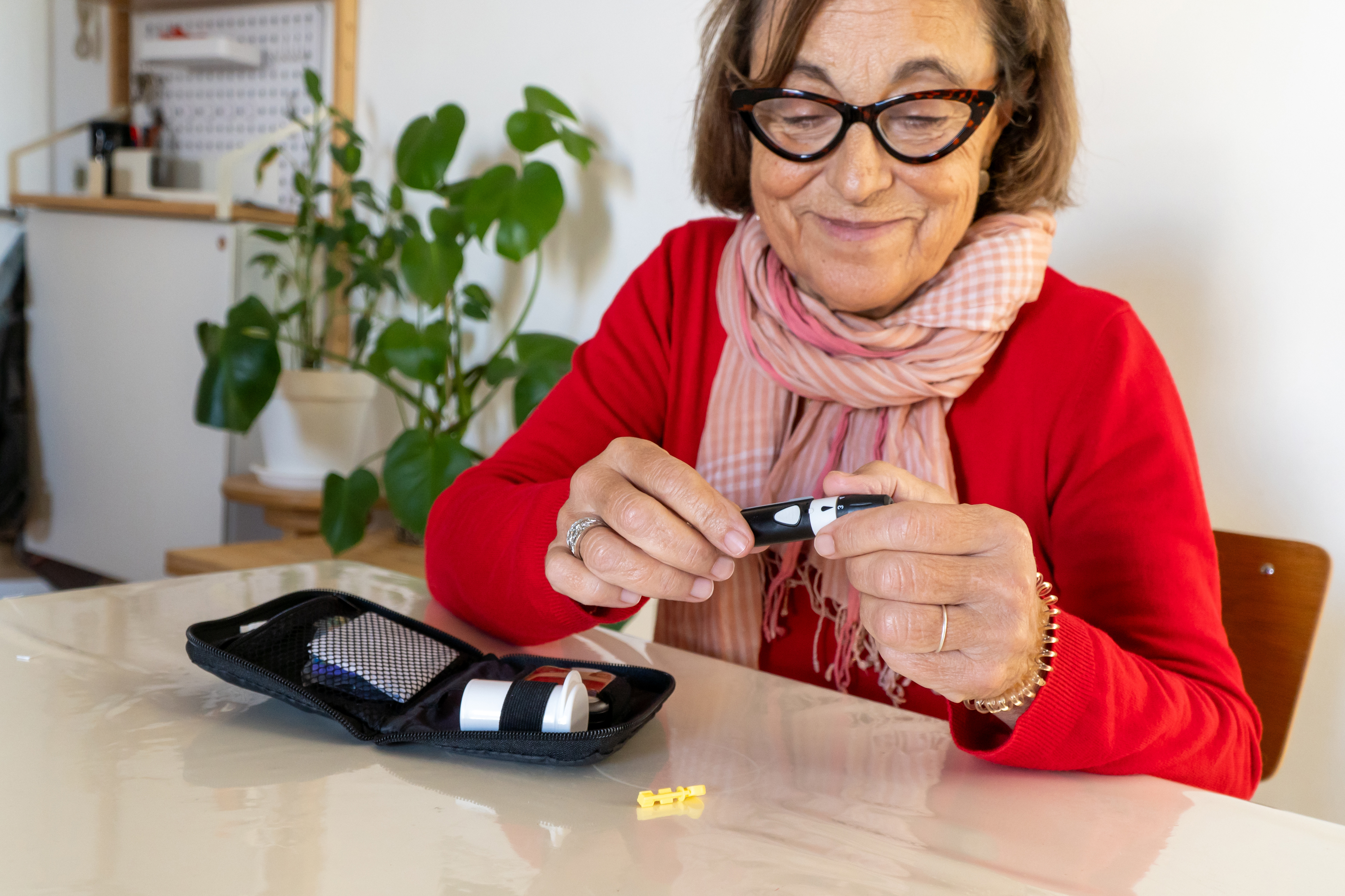 Women doing a diabetes insulin test